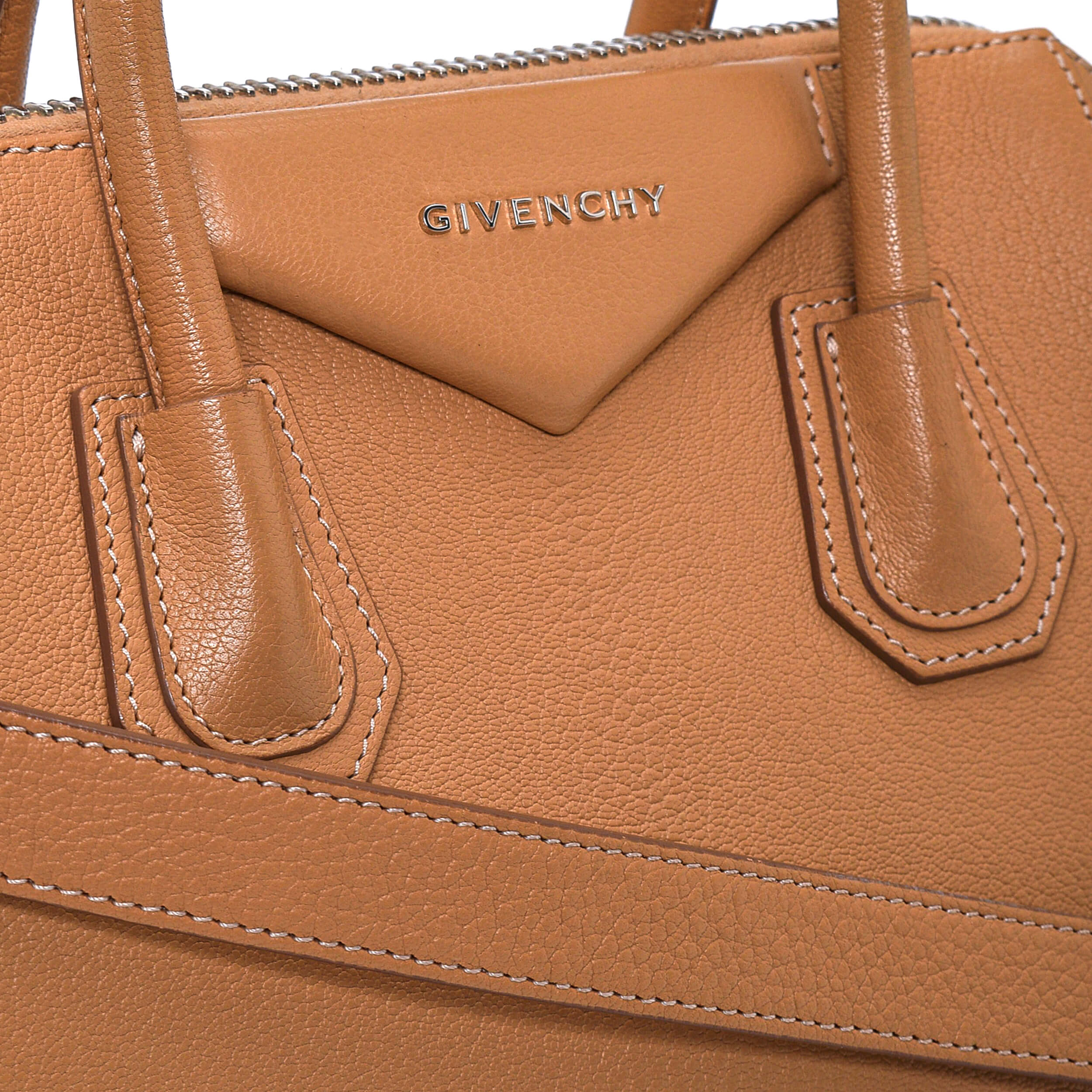 Givenchy - Beıge Leather Small Antıgona Bag